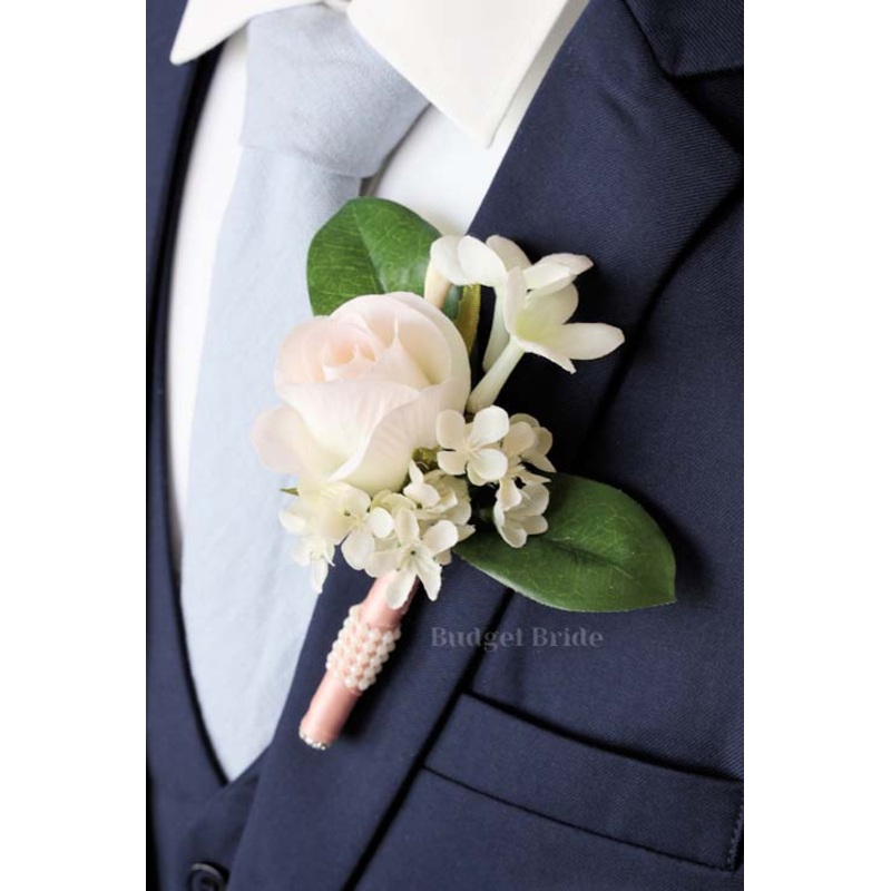 Turan Boutonniere  – #220 – $20.50