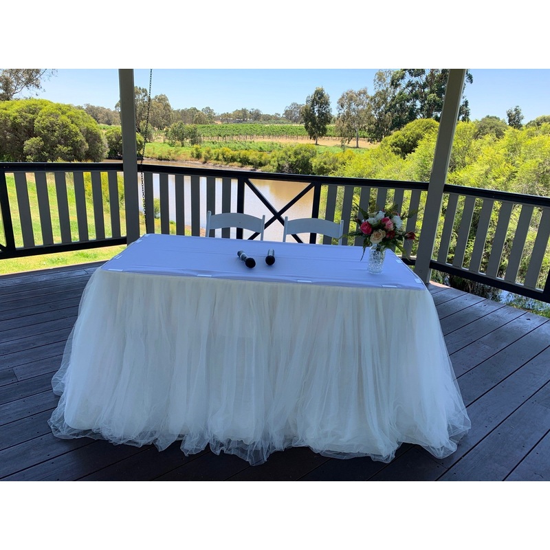 For Hire – Siging Table with 2 White Tiffany Chairs (Code: HI0059)
