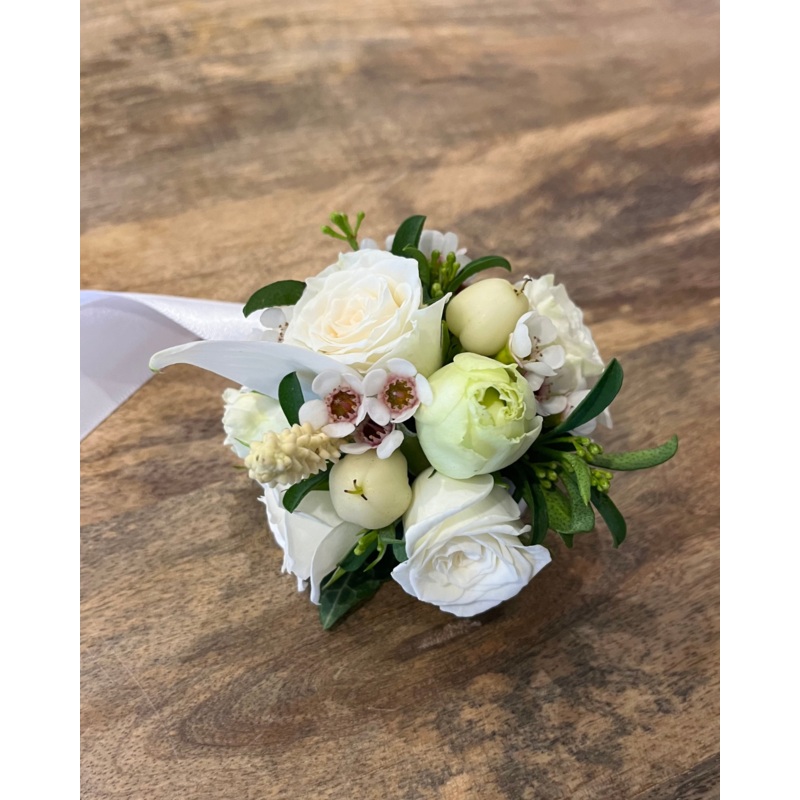 Blooms & You – Premium Corsage