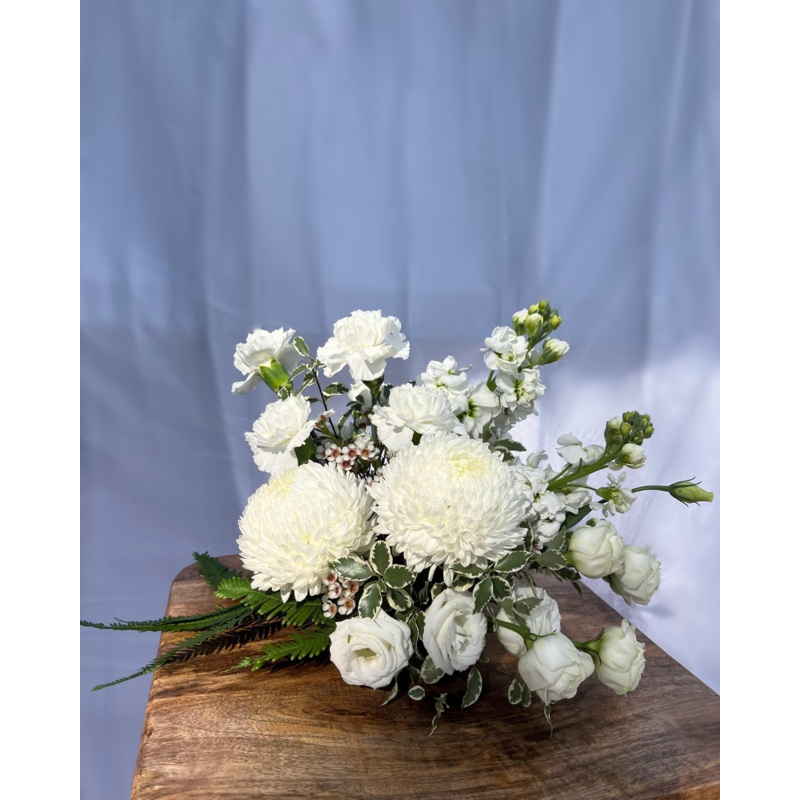 Cloud White – Petite Table Arrangement