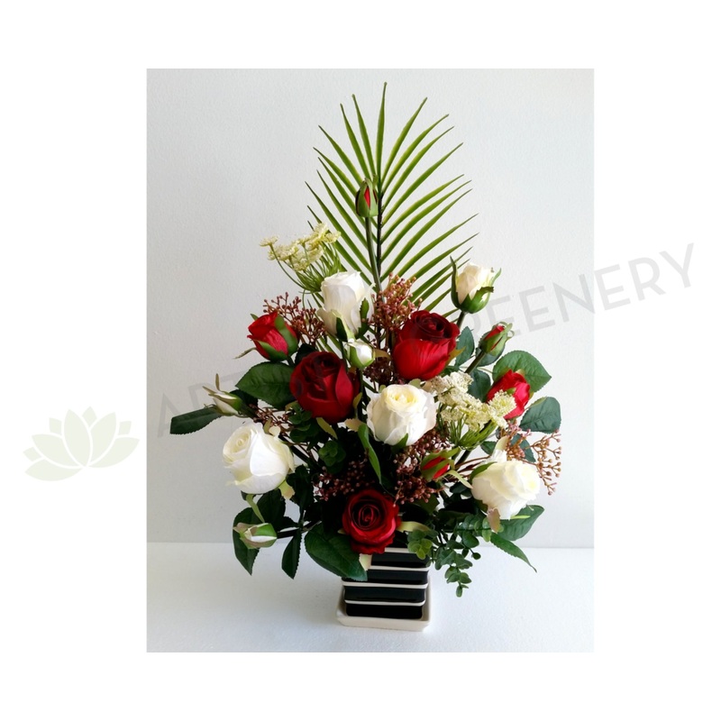 FA1075 – Small Roses Floral Arrangement 50cm Tall