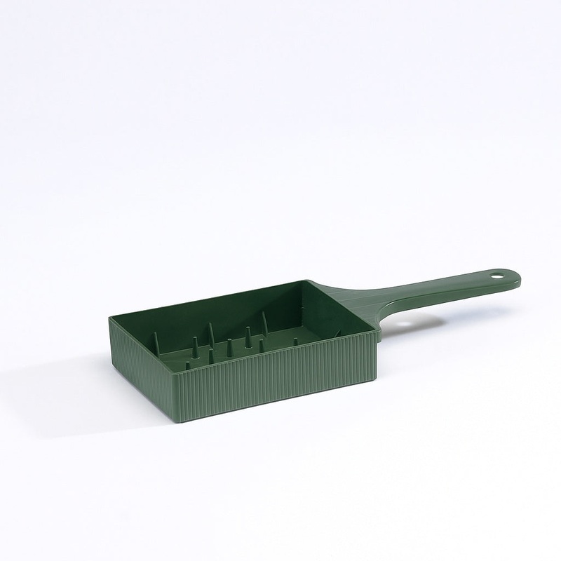 Single Green Plastic Shovel Spray Dish with Handle