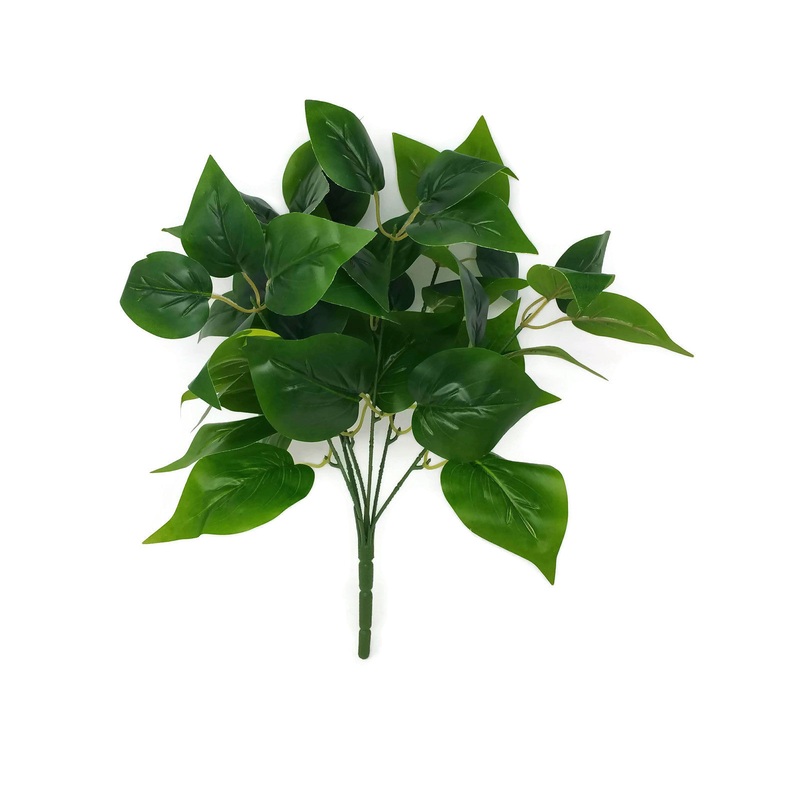 Green Foliage with Teardrop Leaf Bush x 7 Stem – 32cm