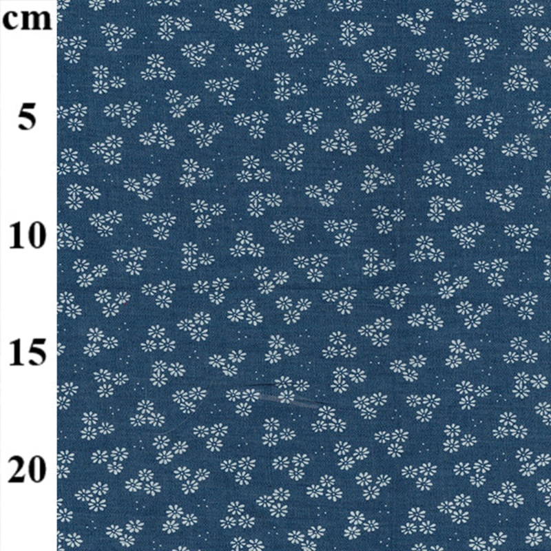 1 Metre Printed Light Denim – 100% Cotton – 147cm/58 – 3 Daisy Cluster T163