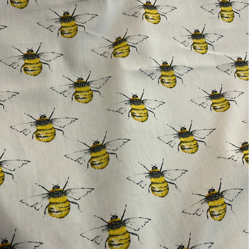 1M 100% Cotton Poplin Ivory Continuous Bees Fabric x 112cm / 44
