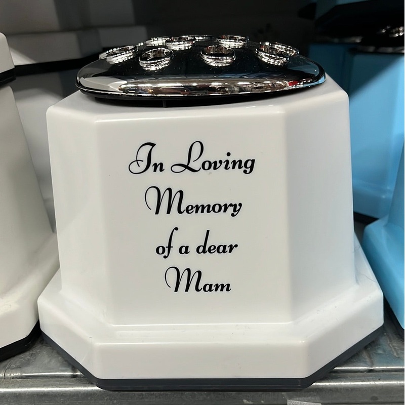 White Memorial Grave Pot – In Loving Memory of a dear MAM