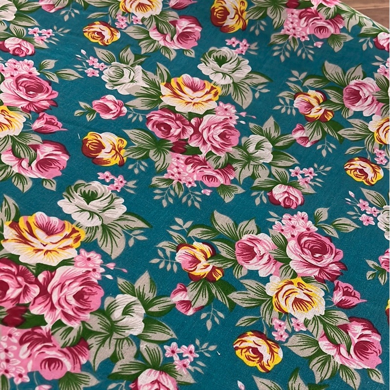 1 Metre Chic Roses Polycotton Fabric x 110cm / 43