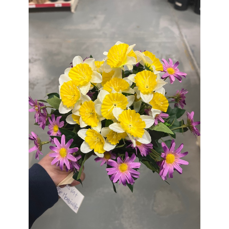 HANDMADE replacement pot with Narcissus Daffodils + Daises