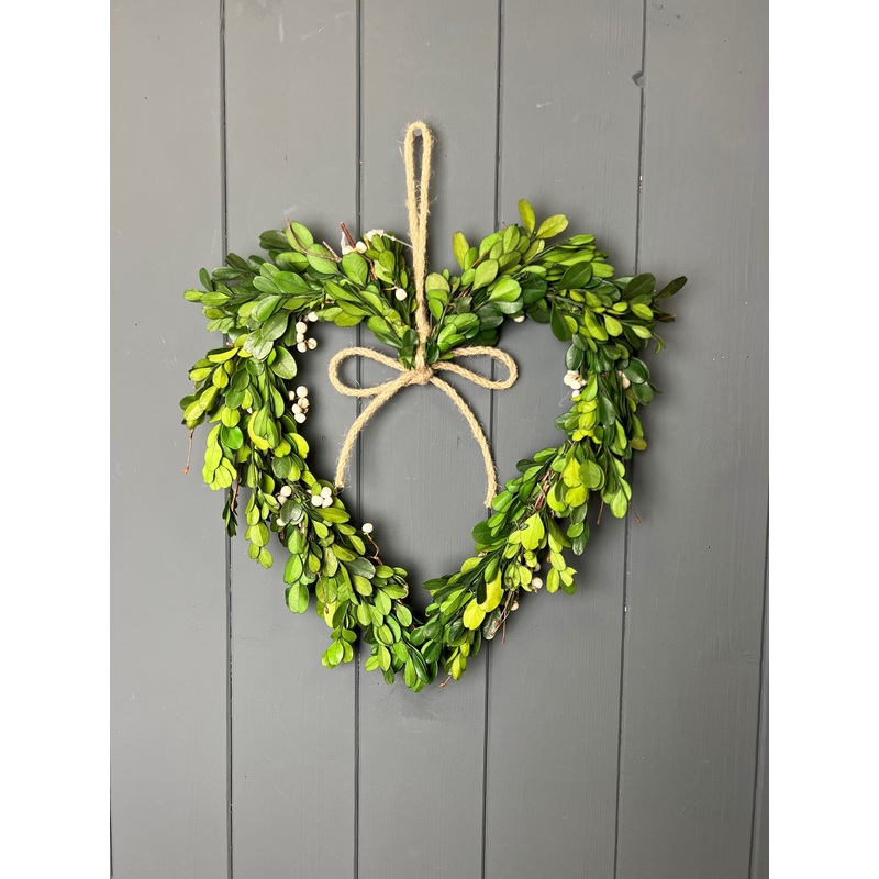 Boxwood Leaf Heart Wreath with White Berries x 28cm – Natural Green