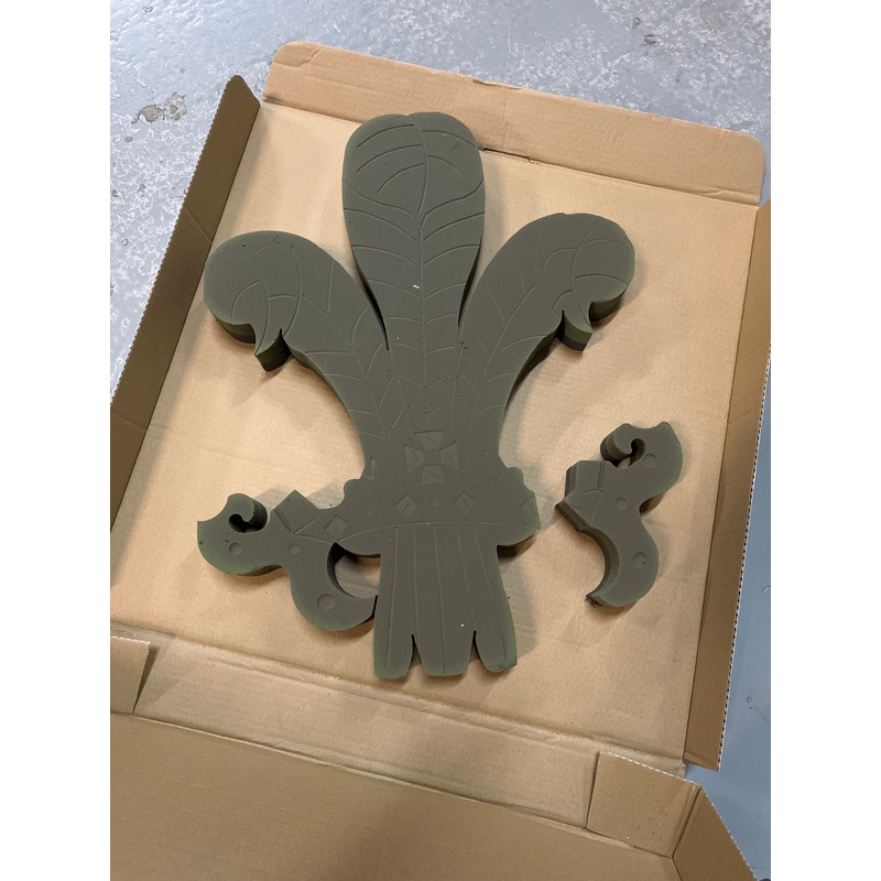 BROKEN Val Spicer Fleur De Lys – 3 Feathers Floral Foam – 45 x 60cm