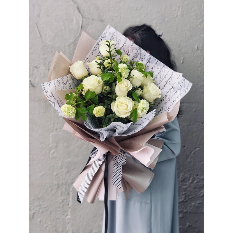 Dozen White Rose Bouquet-Standard Wrapping & Premium Wrapping