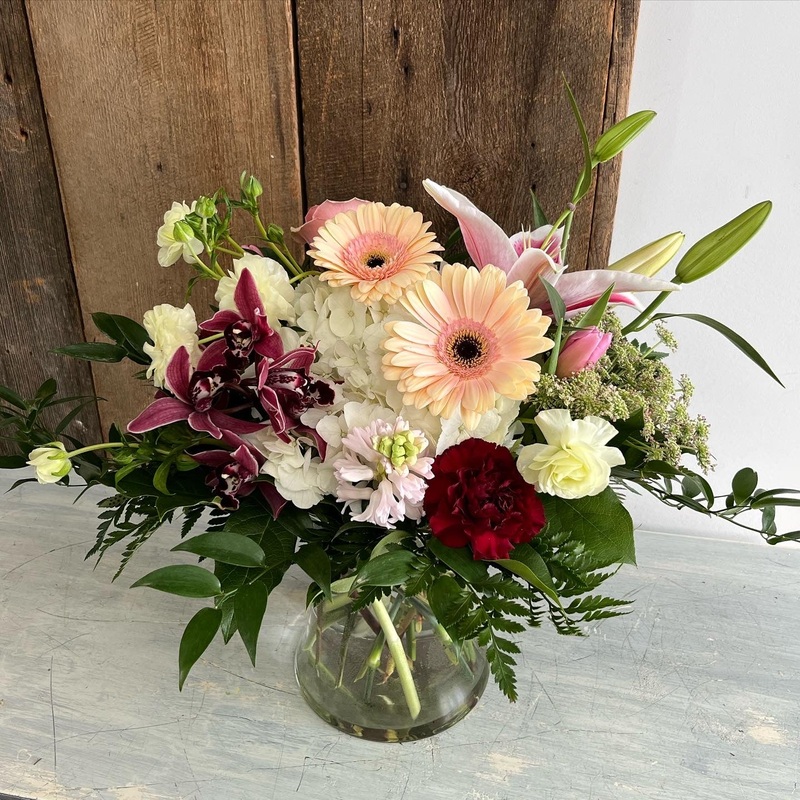 Lavish & Lovely ~ Centerpiece-Exquisite & Deluxe & Fancy & Pretty-soft pastel & bright & cheery & rich jewel tones & seasonal