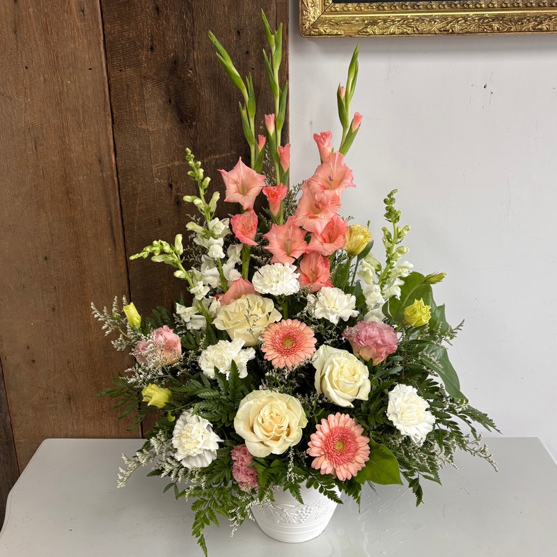 Traditional Style Sympathy Arrangement (Medium)