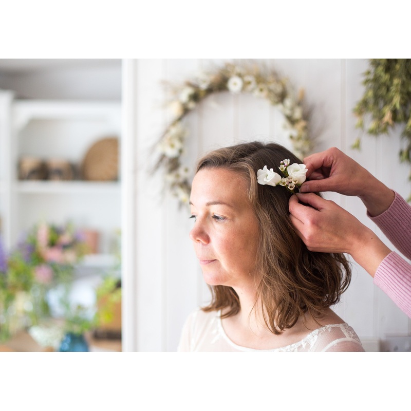 White fresh Hair Flowers