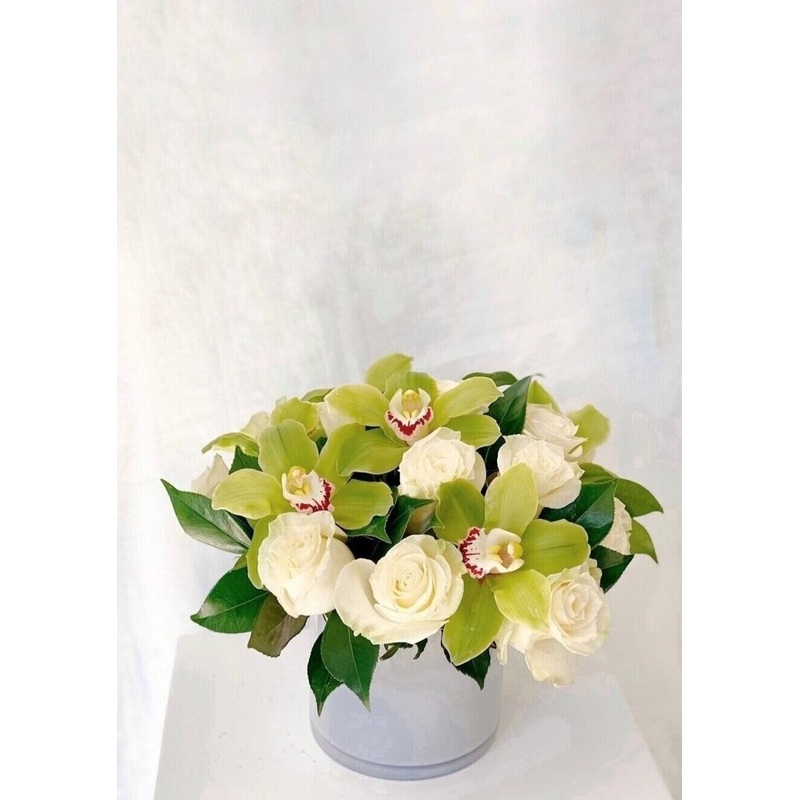 Modern Momma-Classic & Deluxe-Arrangement Only & + Mini Louis Sherry Gourmet Chocolates & + Large Louis Sherry Gourmet Chocolates & + Sugar Paper Candle & + Flower Pressed Shortbread Cookies | 1 Dozen