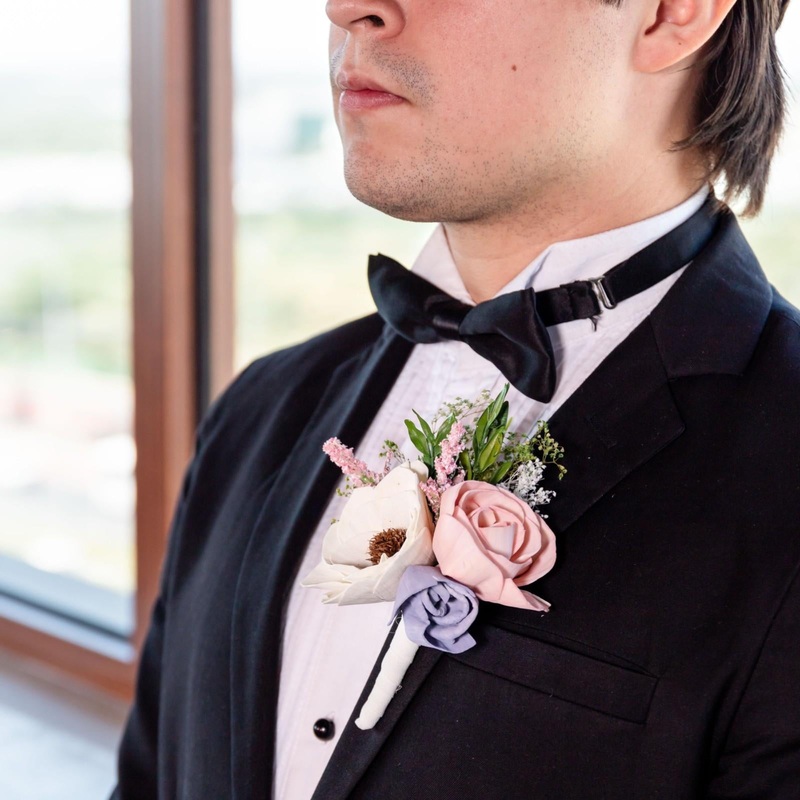Luxe Bloom Simple Boutonniere*
