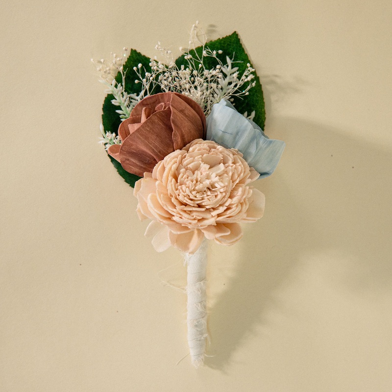 Luxe Daisy Simple Boutonniere*