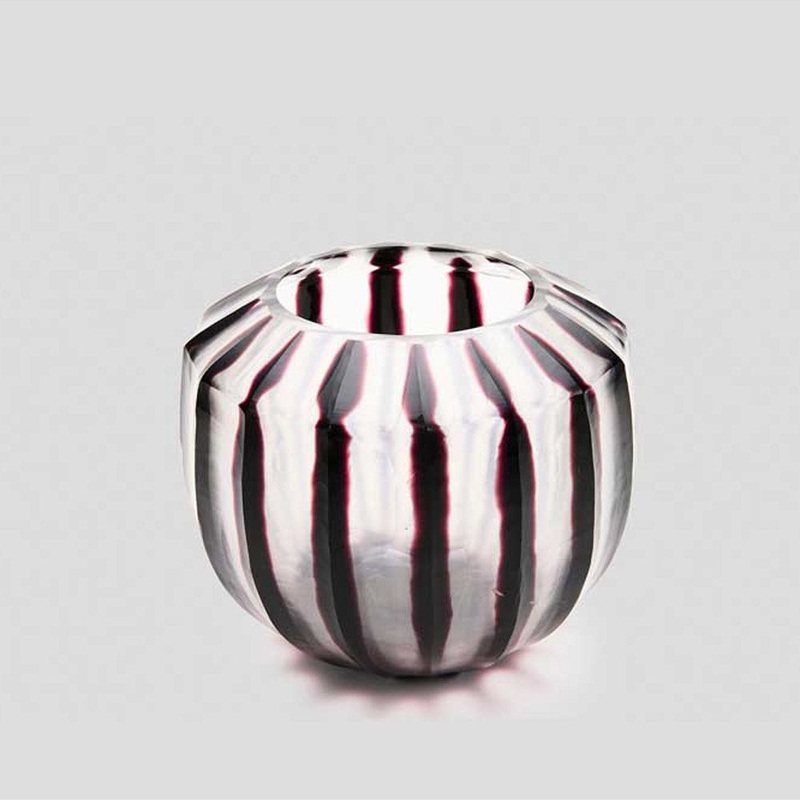 THE FOUNDRY: Banda Vase Garnet | Medium