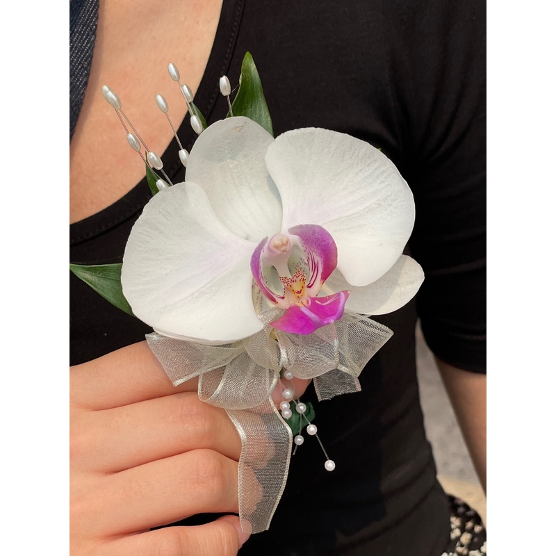 Celebrity Style Boutonniere-Standard