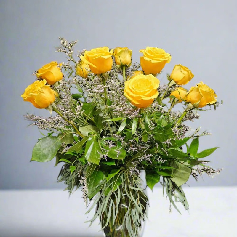 12 Elegant Yellow Roses IN.210