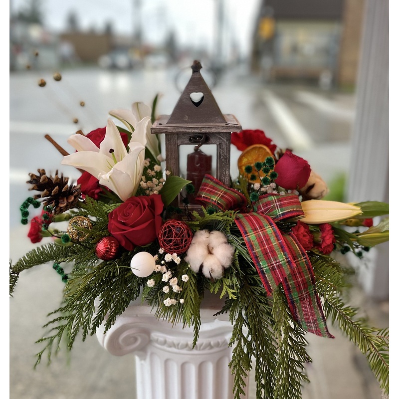 Christmas Spirit Centerpiece-Design 1 (With lily)