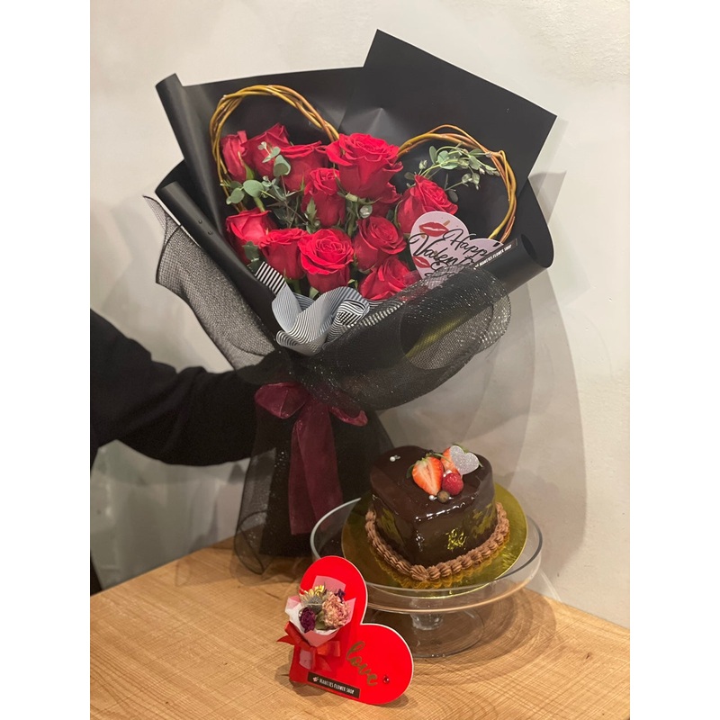 Valentine’s Flower & Cake Set Bouquet