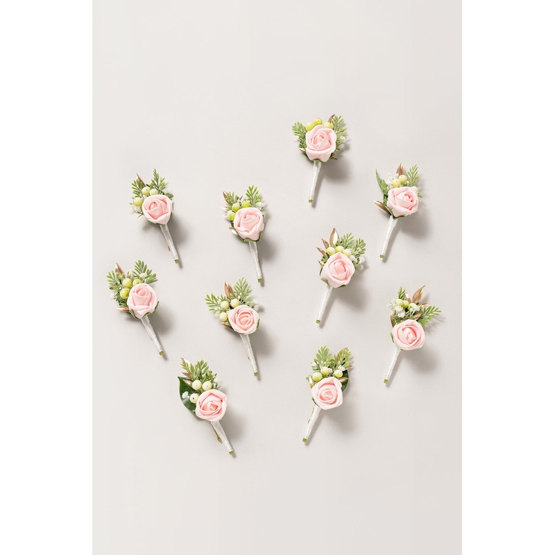 Boutonnieres for Guests in Blush & Cream