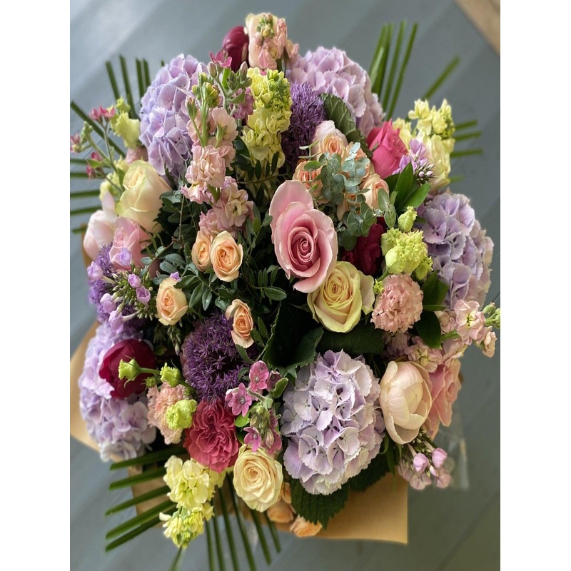 Lily free hand tied bouquet made with the finest flowers..