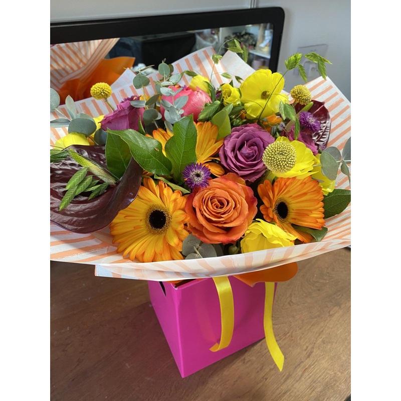 Lily free hand tied bouquet made with the finest flowers…(Rams11)