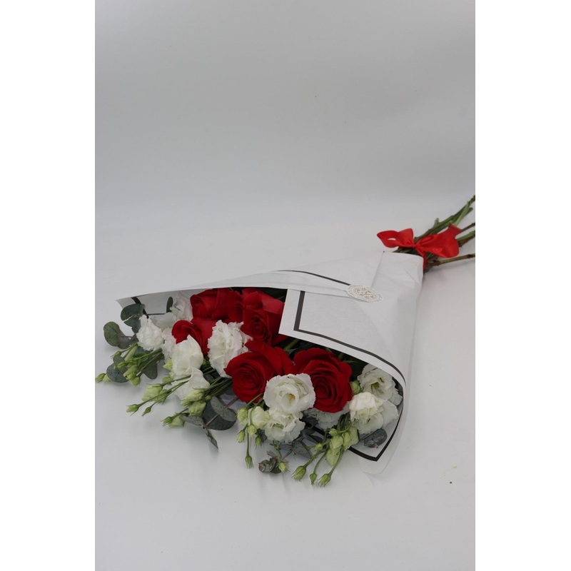 Beautifully Simple Flat Bouquet Red & White