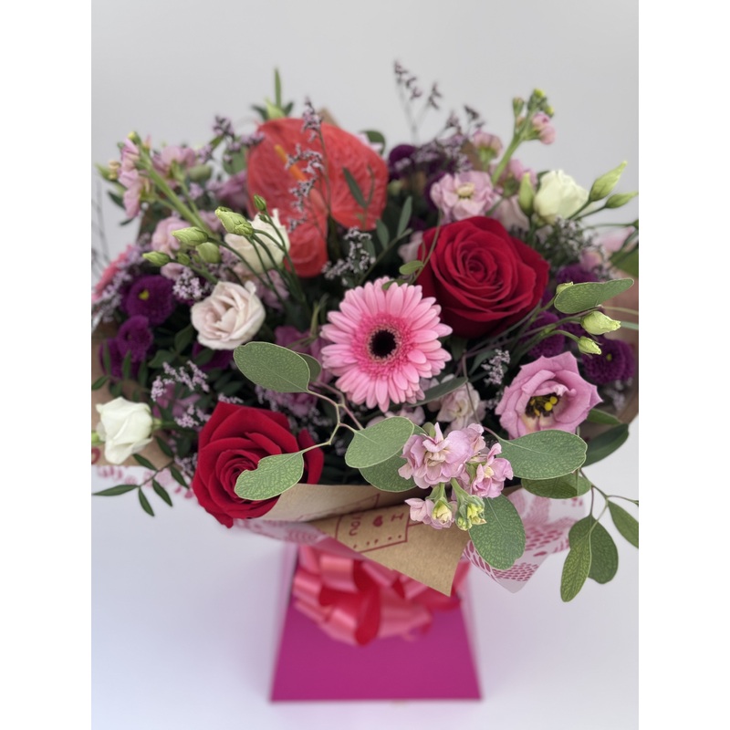 Bright hand tied bouquets-Standard & Medium (As showing image) & large & Deluxe
