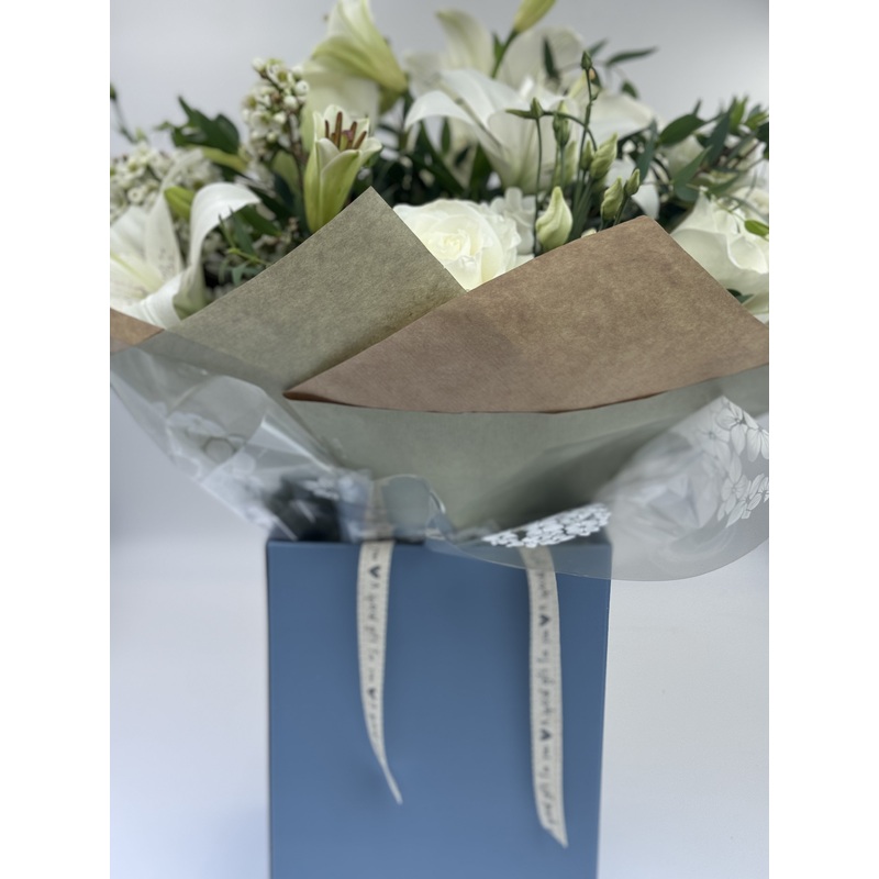 Natural Hand tied bouquet-Standard & Medium  (As showing image & Large & Deluxe