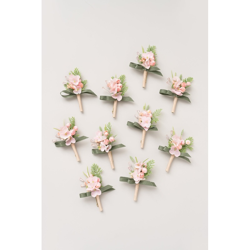 Boutonnieres for Guests in Garden Blush
