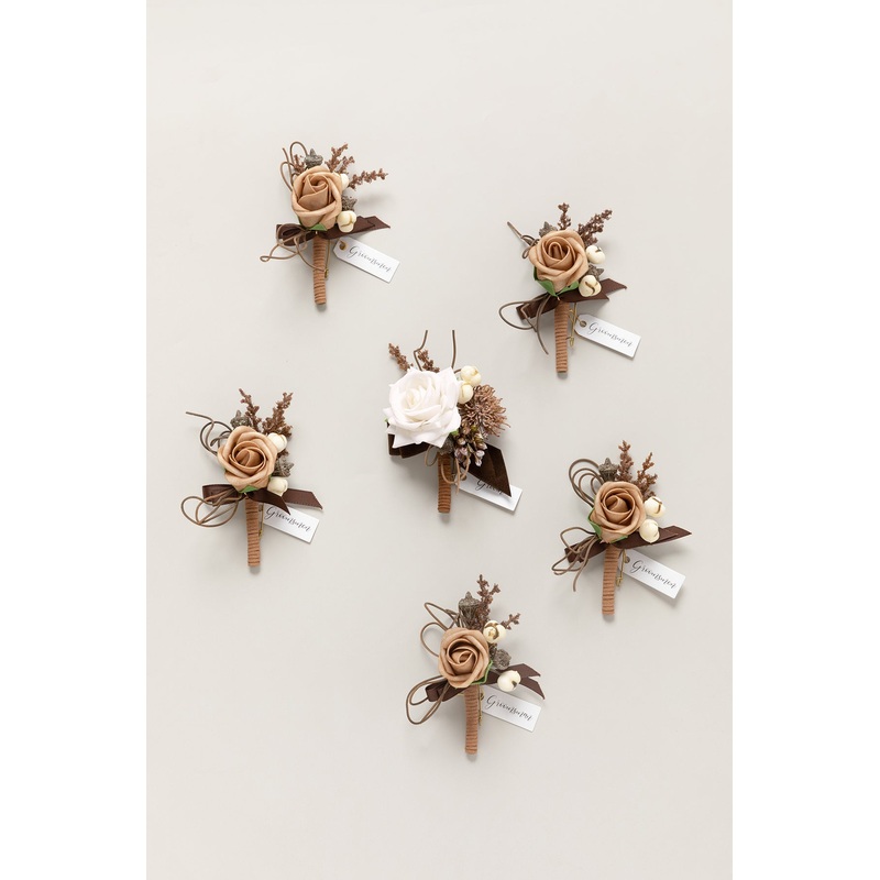Boutonnieres in Beige Raw Serenity