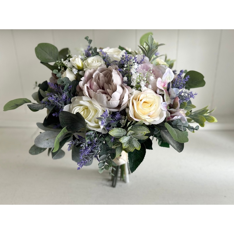 Lavender, dusty lilac and cream wedding flowers