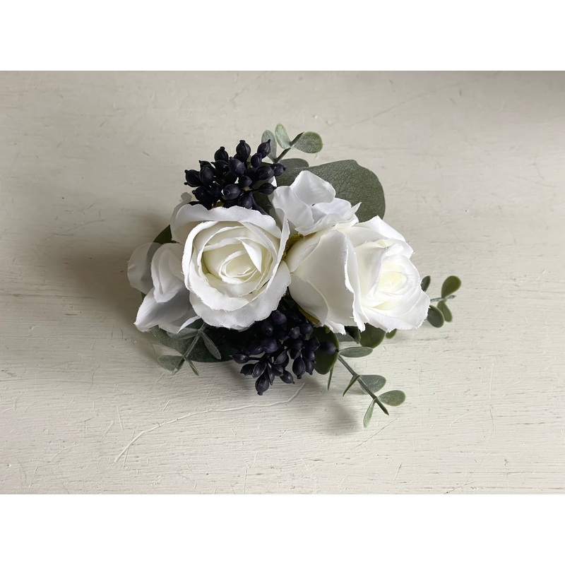 White and navy blue jacket corsage