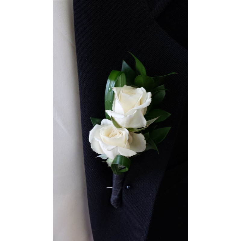 Timeless Elegance Boutonnire