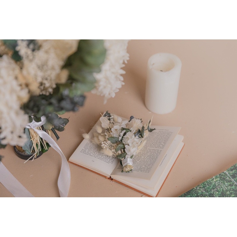White Hydrangea & Eucalyptus Boutonnieres / Lapel Pin For Men / Groom Pin / Boho Boutonniere / Groom Boutonniere