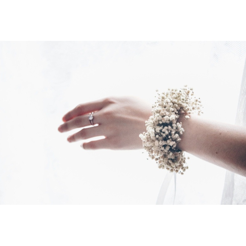 Baby’s Breath Wrist Corsage  / Dried flowers Wedding / Handmade Bridesmaid Wrist Corsage / Flower Bracelet
