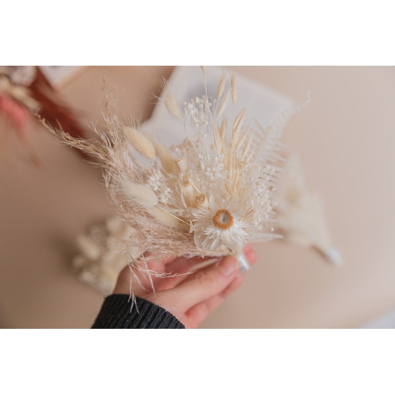 White Straw Flower Boutonnieres / Lapel Pin For Men / Groom Pin / Boho Boutonniere / Groom Boutonniere