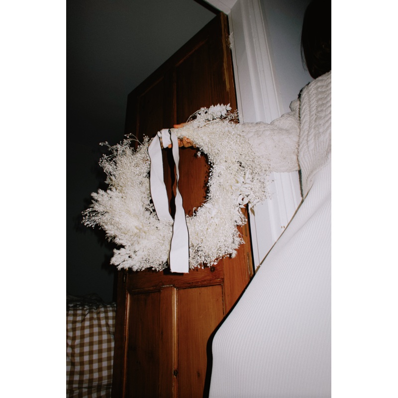 All white Preserved Gypsohila Winter Wreath | Cottage Theme