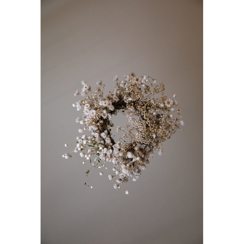 Modern Christmas Wreath No.6 / Daisies in Soft Winter Door Wreath Christmas Decoration / Christmas Wreath / Xmas Door Wreath