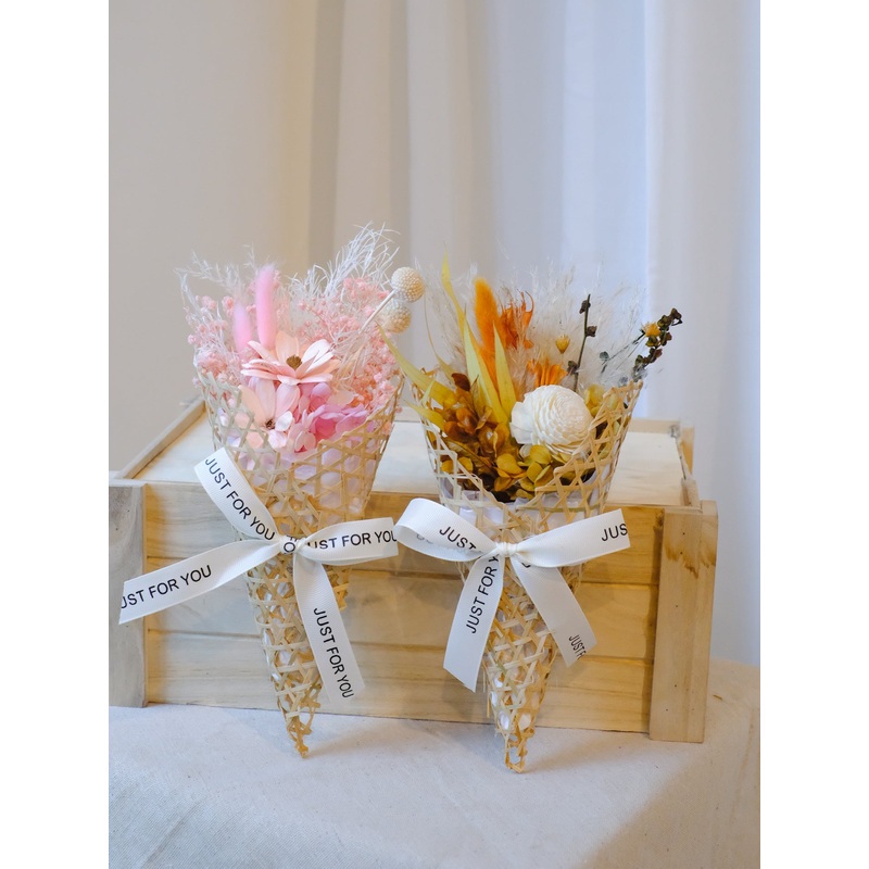 Brooks – Preserved Flower Cone Bouquet