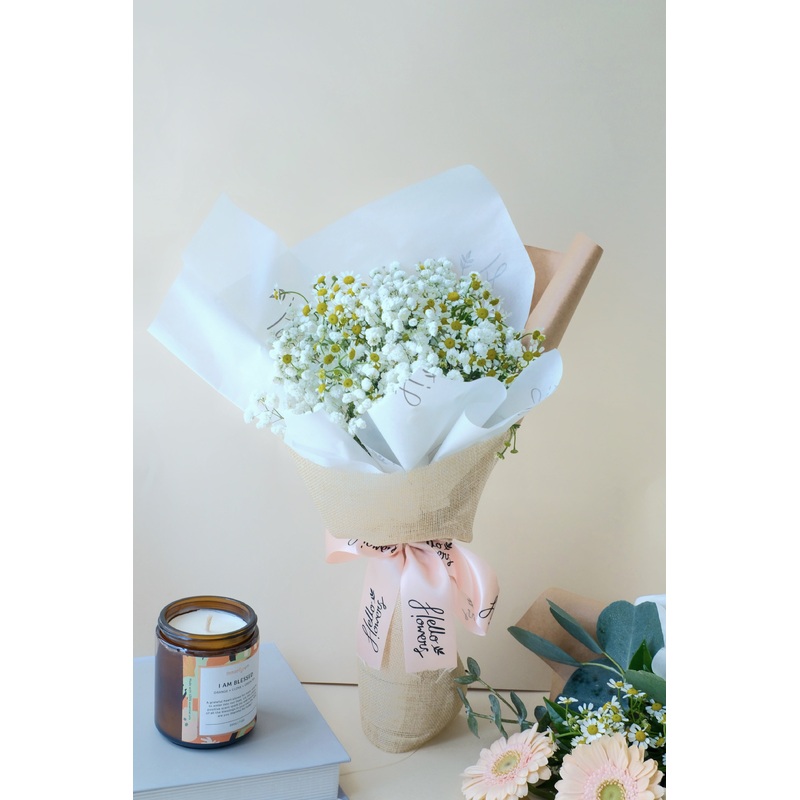 Cate – Baby’s Breath & Tanacetum Bouquet