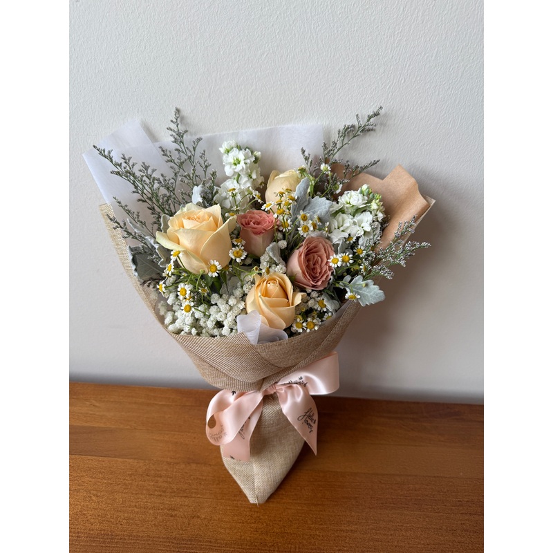 Apricot Daydream – Champagne and Cappuccino Rose Bouquet