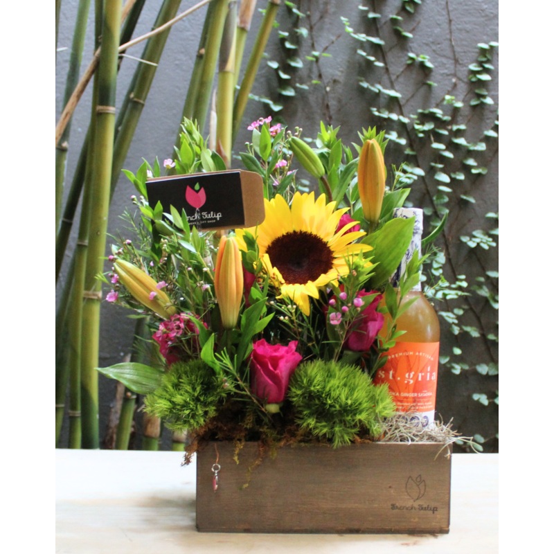 Sunny Flares w. St. Gria Bottle