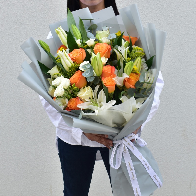 Sweet Hugs and Kisses – Mixed Bouquet