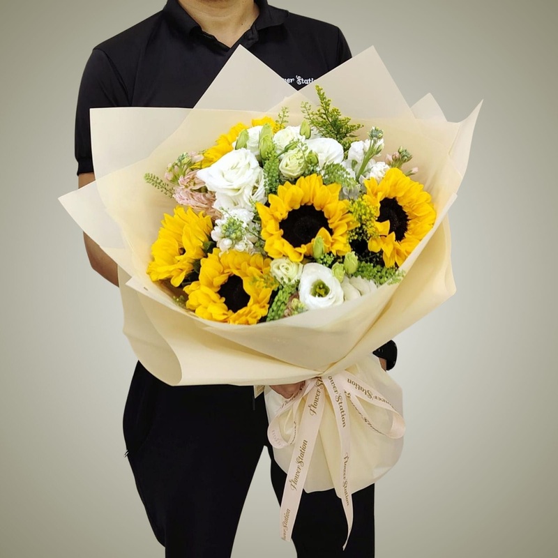 Sunny Glow – Sunflower Bouquet