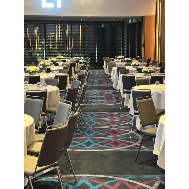 Round Table Centrepiece in Low Vase