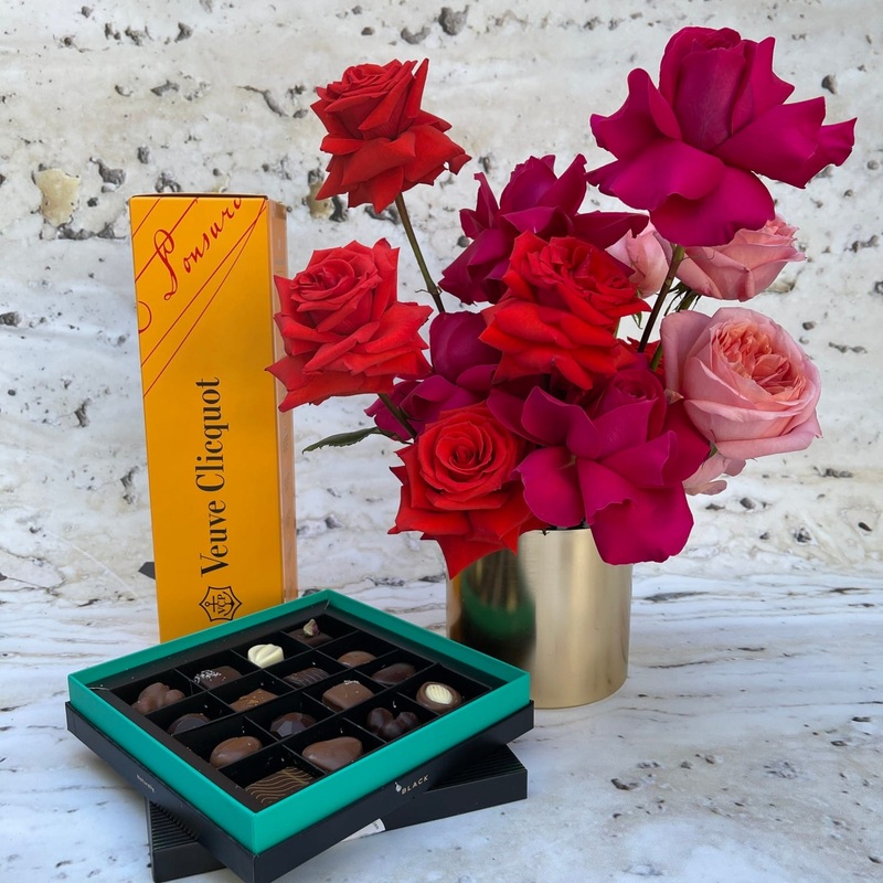 Veuve Surprise Gift Set-Flowers only & Champagne & flowers & Chocolates flowers & book & Champagne flowers & chocolates & Champagne flowers & book